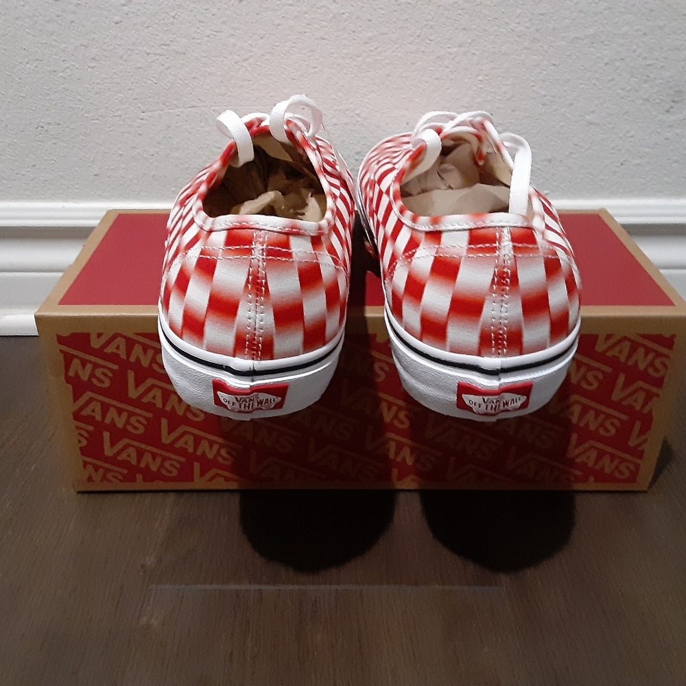 Vans - Picture 3 of 4